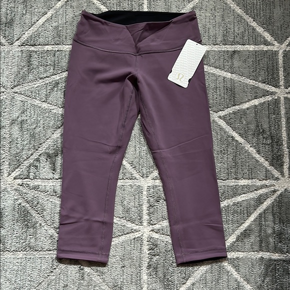 NWT Lululemon Wunder Under Crop REVERSIBLE - Picture 1 of 4